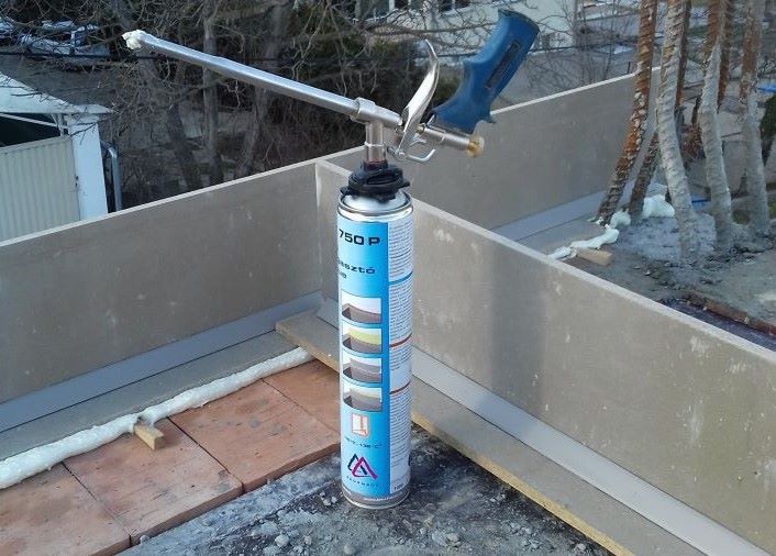 515. Betobond FX 750 PUR ragasztóval rögzítve